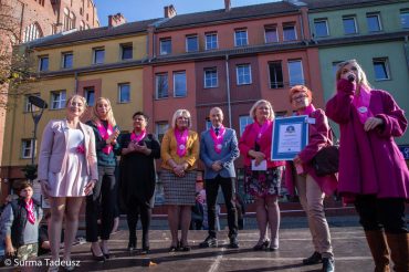 USTANOWILIŚMY REKORD POLSKI – „najwięcej osób z różową wstążką”