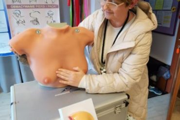 Prelekcja nt. „Samokontroli badania piersi”.