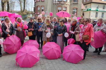 Przemarsz pod hasłem „Badaj – Zapobiegaj – Żyj”