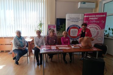 Inspirująca prelekcja w gminie  – uczennice i mieszkanki na spotkaniu edukacyjnym