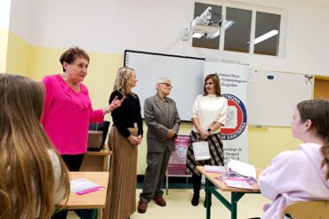 Prelekcja w ramach akcji „Różowy Październik” w Szkole Podstawowej w Małkocinie