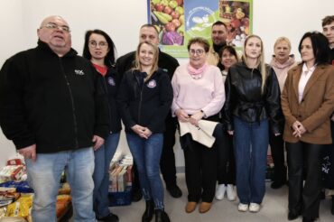 Przygotowanie paczek dla potrzebujących